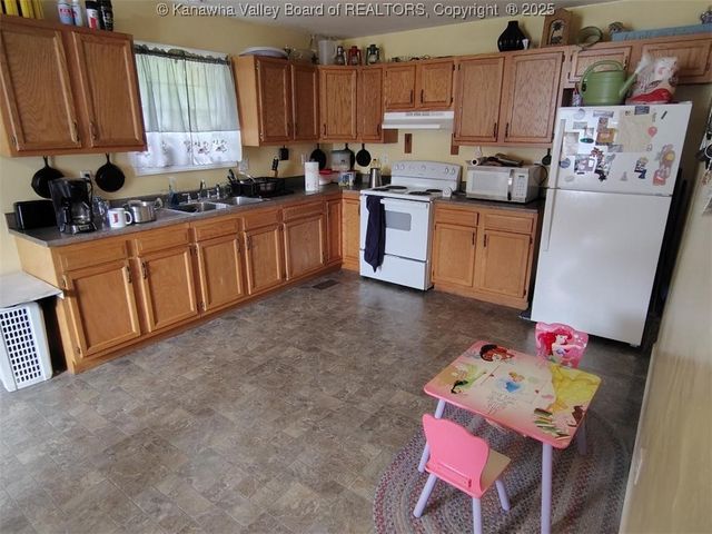 10 Rons Lane, West Hamlin, WV 25571