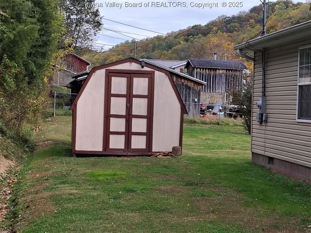10 Rons Lane, West Hamlin, WV 25571