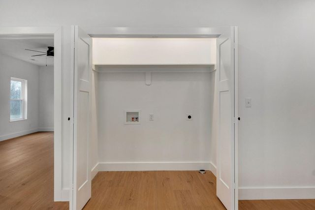 1135 N Dickerson Avenue, Springfield, MO 65803