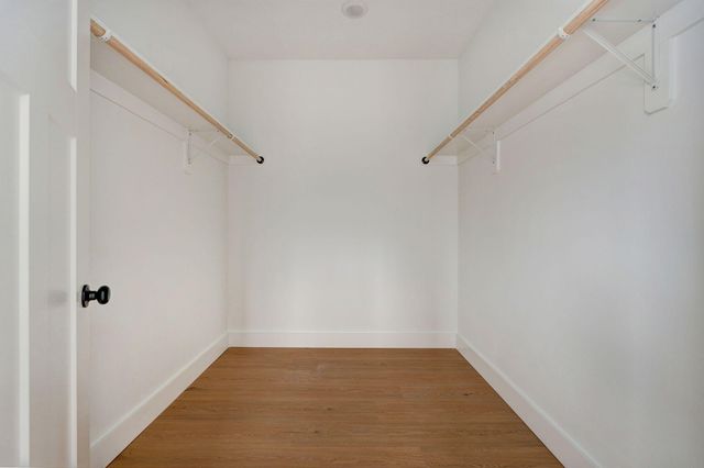 1135 N Dickerson Avenue, Springfield, MO 65803