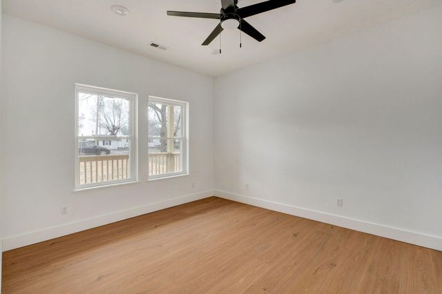 1135 N Dickerson Avenue, Springfield, MO 65803