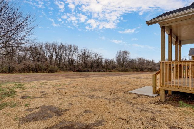 1135 N Dickerson Avenue, Springfield, MO 65803