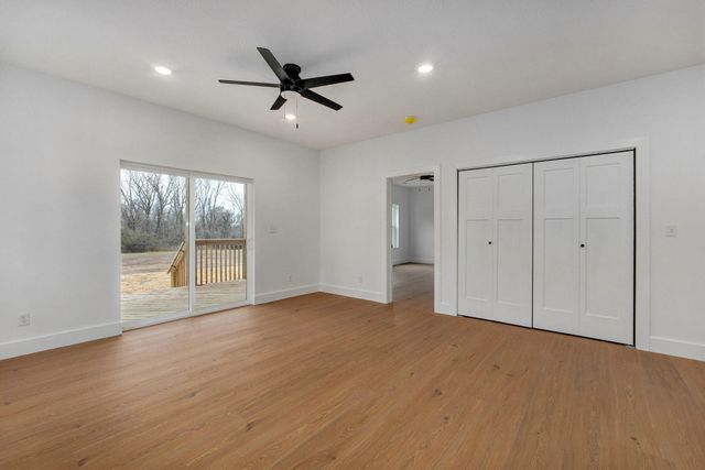 1135 N Dickerson Avenue, Springfield, MO 65803