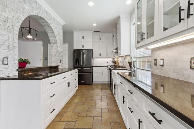 60 W Twinberry Place, The Woodlands, TX 77381