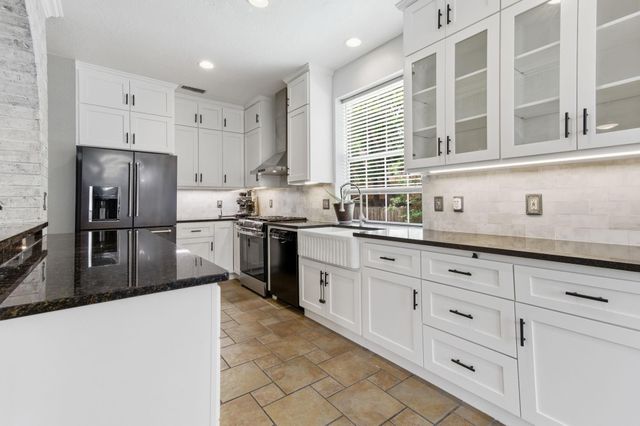 60 W Twinberry Place, The Woodlands, TX 77381