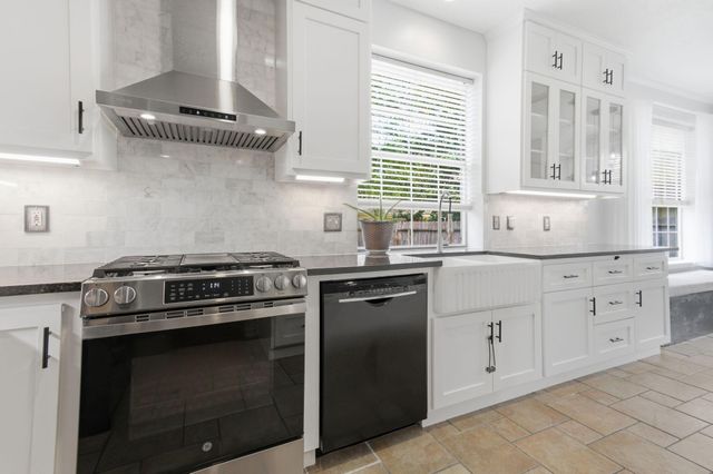 60 W Twinberry Place, The Woodlands, TX 77381