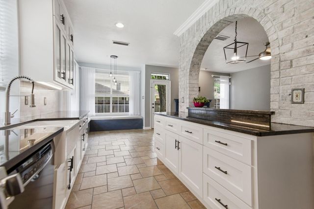 60 W Twinberry Place, The Woodlands, TX 77381