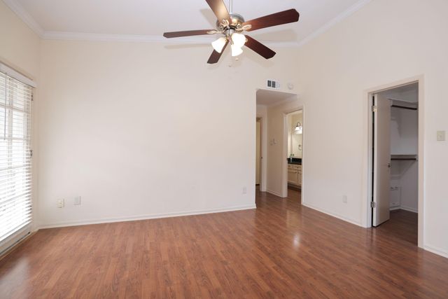 2001 Bering Drive 2F, Houston, TX 77057