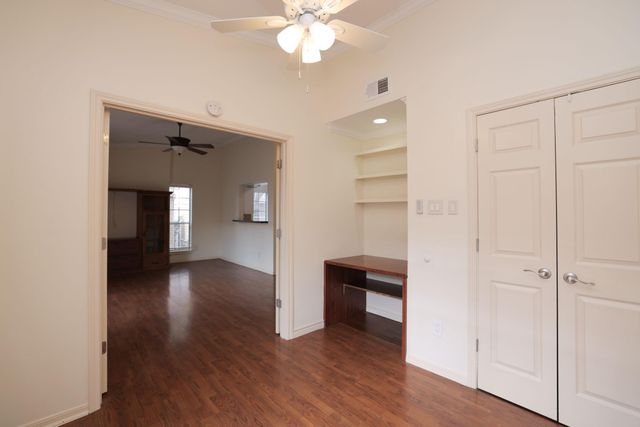 2001 Bering Drive 2F, Houston, TX 77057