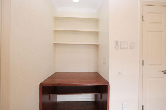 2001 Bering Drive 2F, Houston, TX 77057