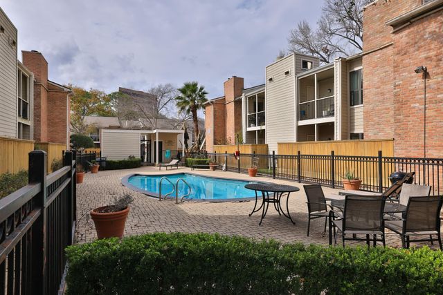 2001 Bering Drive 2F, Houston, TX 77057