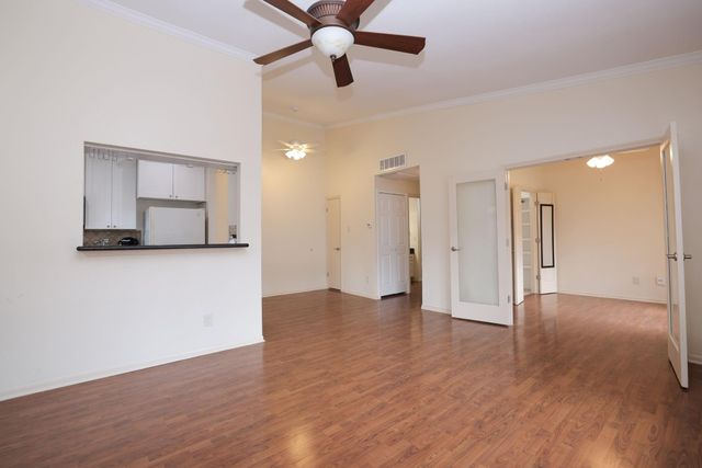 2001 Bering Drive 2F, Houston, TX 77057