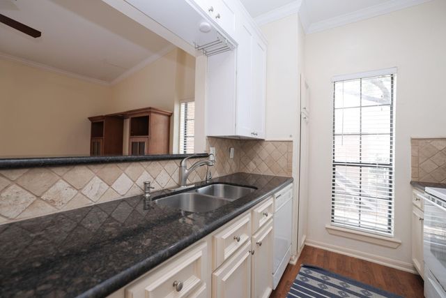 2001 Bering Drive 2F, Houston, TX 77057