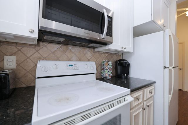 2001 Bering Drive 2F, Houston, TX 77057