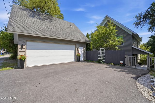 117 Mulberry Street, Perrysburg, OH 43551