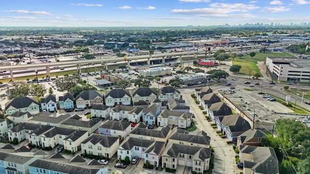 2618 Woodridge Manor Drive, Houston, TX 77087