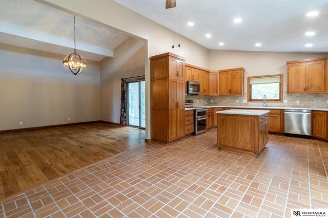 6000 Rokeby Road, Lincoln, NE 68516