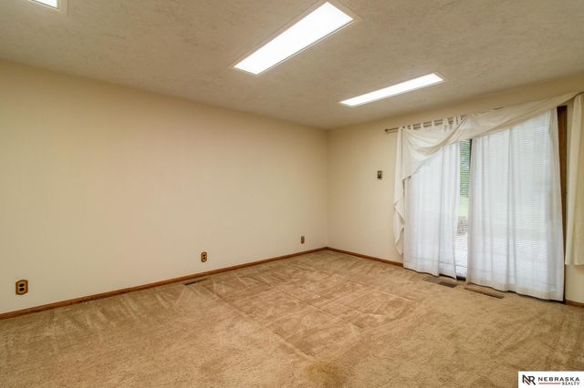 6000 Rokeby Road, Lincoln, NE 68516