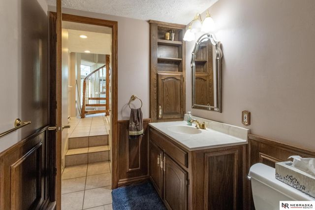 6000 Rokeby Road, Lincoln, NE 68516