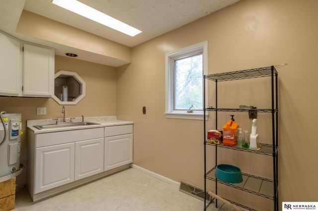 6000 Rokeby Road, Lincoln, NE 68516