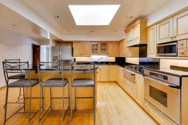 1433 Lois Avenue, Park Ridge, IL 60068