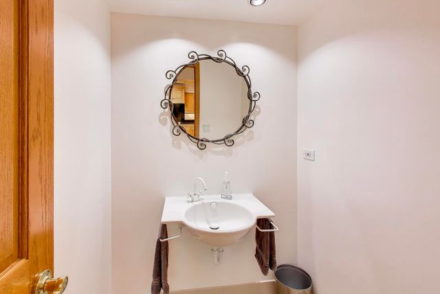 1433 Lois Avenue, Park Ridge, IL 60068