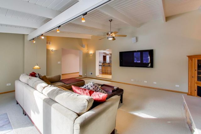 1433 Lois Avenue, Park Ridge, IL 60068