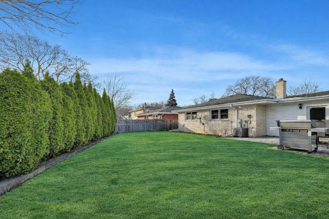 1433 Lois Avenue, Park Ridge, IL 60068