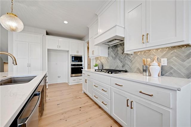 15340 W 161st Terrace, Olathe, KS 66062