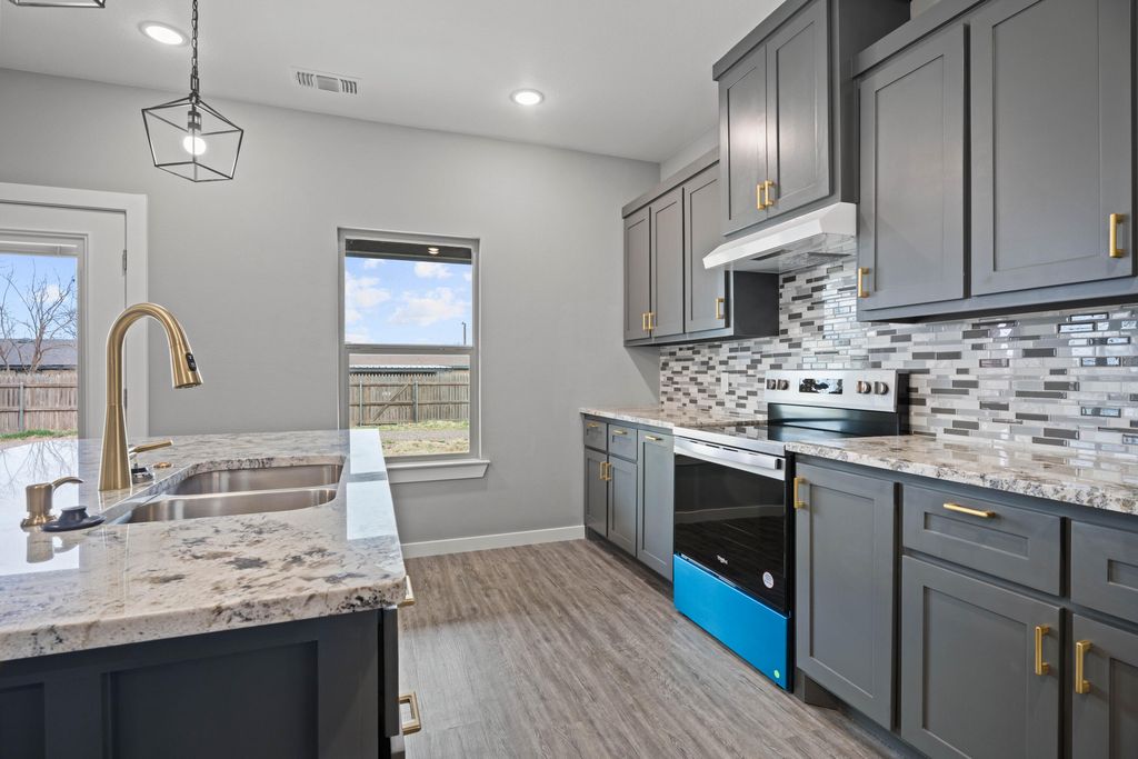 310 E 16th Street, Wolfforth, TX 79382