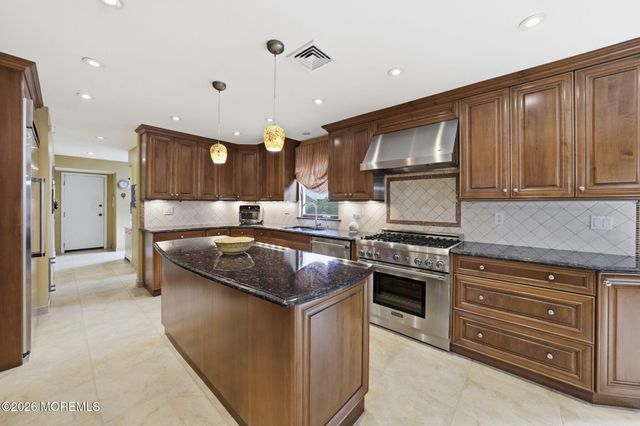 1 Cook Place, Middletown, NJ 07748
