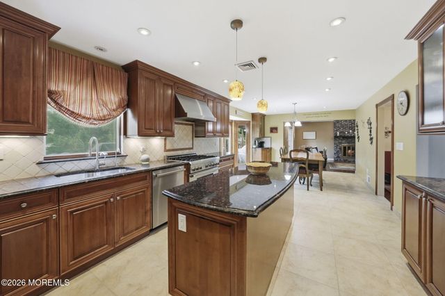 1 Cook Place, Middletown, NJ 07748