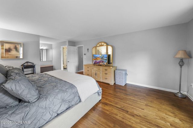 1 Cook Place, Middletown, NJ 07748