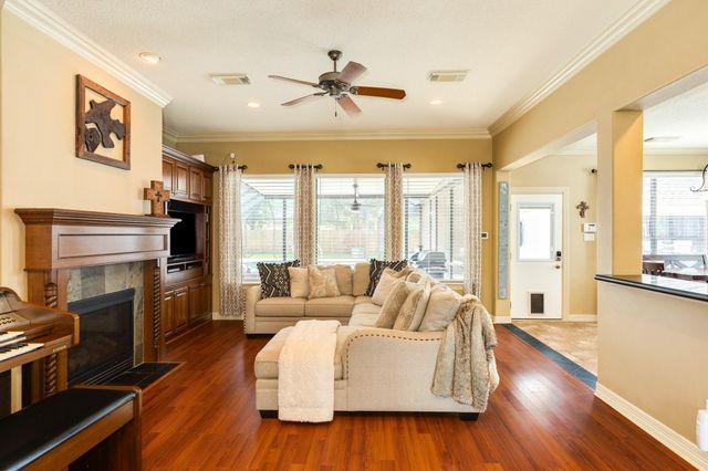 114 Arrowhead Drive, Lake Jackson, TX 77566
