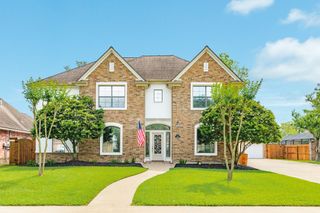 114 Arrowhead Drive, Lake Jackson, TX 77566