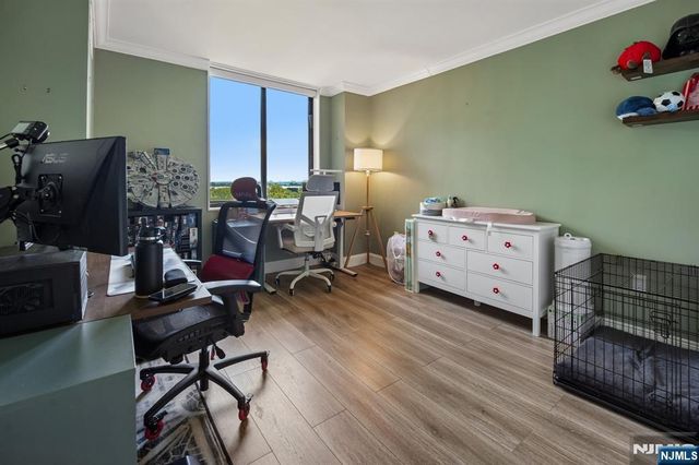 627 Harmon Cove Tower, Secaucus, NJ 07094