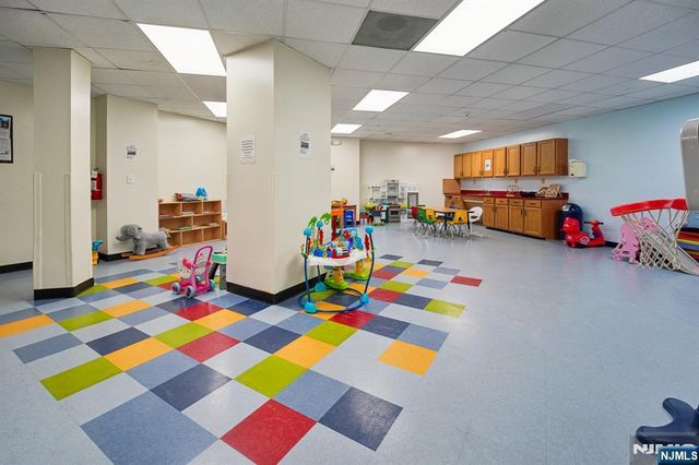 627 Harmon Cove Tower, Secaucus, NJ 07094