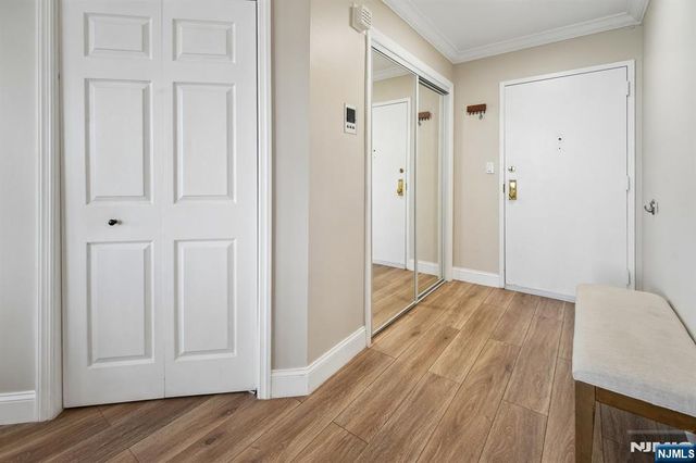 627 Harmon Cove Tower, Secaucus, NJ 07094