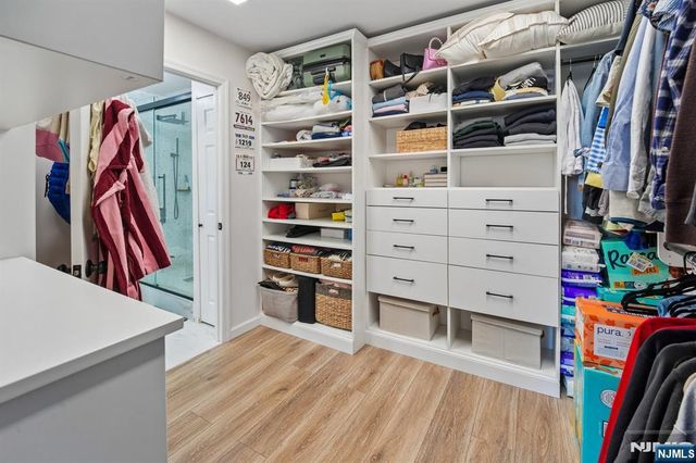 627 Harmon Cove Tower, Secaucus, NJ 07094