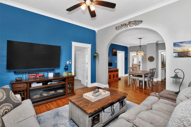 6102 S Union Street, Des Moines, IA 50315