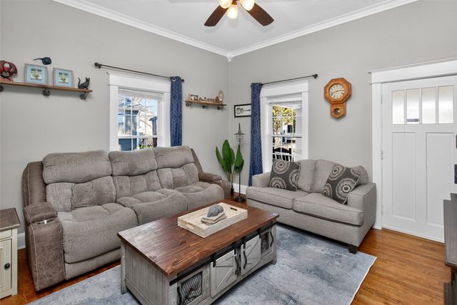 6102 S Union Street, Des Moines, IA 50315