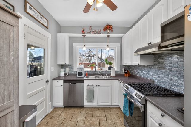 6102 S Union Street, Des Moines, IA 50315