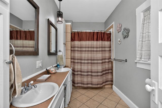 6102 S Union Street, Des Moines, IA 50315