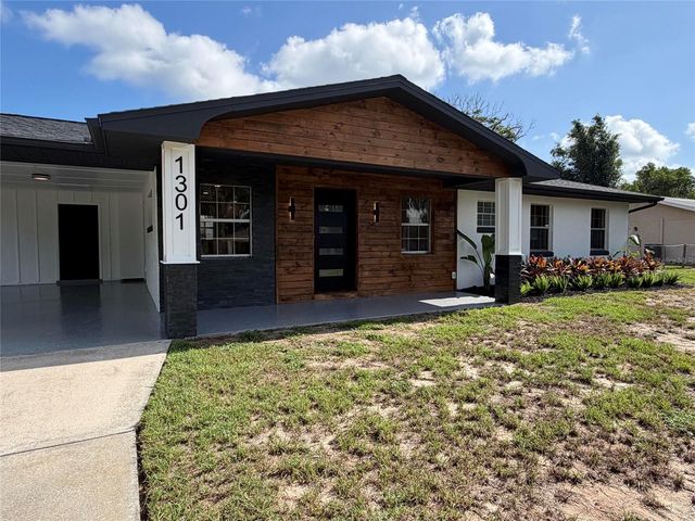 1301 NICHOLS DRIVE, Tavares, FL 32778