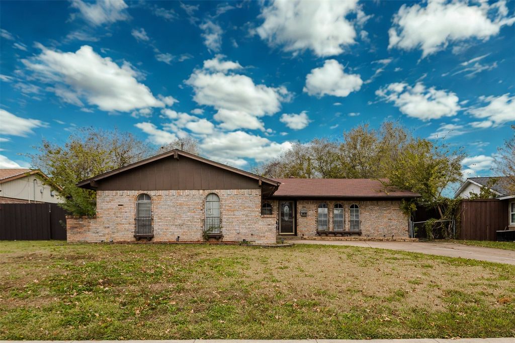 2517 Rosewood Drive, Mesquite, TX 75150