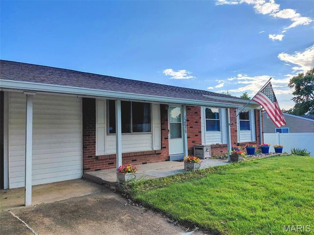 12050 Providence Lane, Maryland Heights, MO 63043