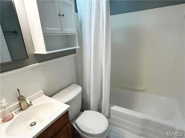 12050 Providence Lane, Maryland Heights, MO 63043