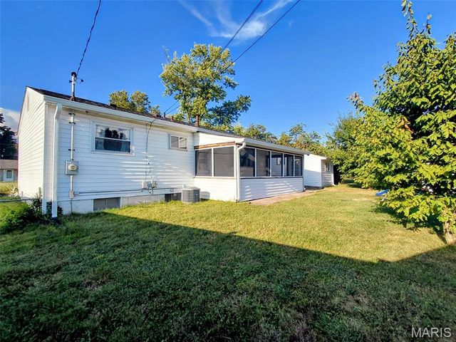 12050 Providence Lane, Maryland Heights, MO 63043