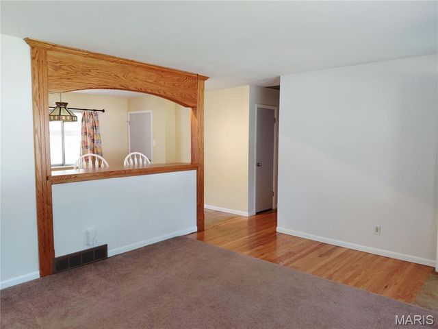 12050 Providence Lane, Maryland Heights, MO 63043