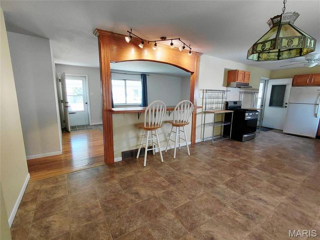 12050 Providence Lane, Maryland Heights, MO 63043